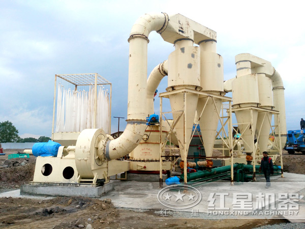 紅星磨粉機(jī)用戶磨粉現(xiàn)場