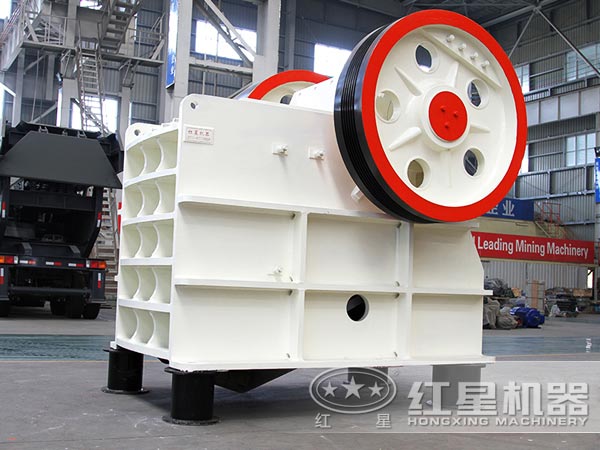 海泡石顎式破碎機(jī)設(shè)備實(shí)拍