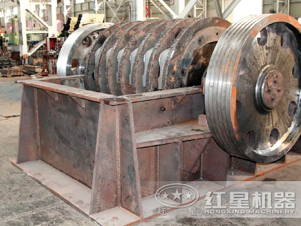 新型環(huán)保破碎機(jī)