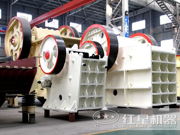 德版顎式破碎機(jī)側(cè)面圖