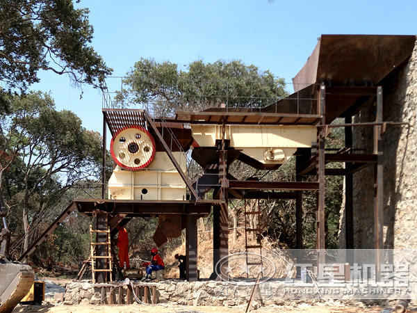 69鄂式破碎機(jī)生產(chǎn)現(xiàn)場(chǎng)