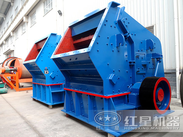 明礬石反擊式破碎機(jī)設(shè)備實(shí)拍