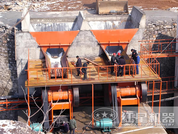 顎式破碎機(jī)現(xiàn)場