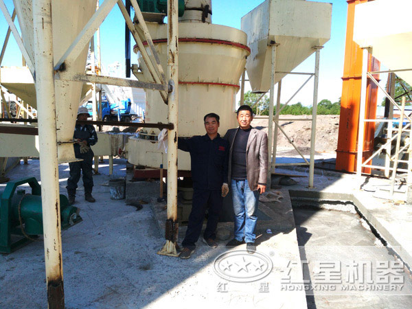 雷蒙磨粉機(jī)現(xiàn)場(chǎng)