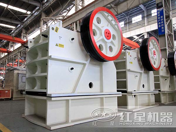 紅星顎式破碎機(jī)助力沖鋒