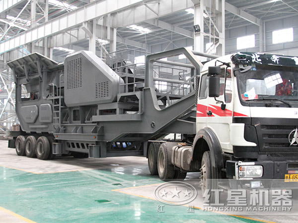 移動(dòng)破碎機(jī)正面實(shí)拍