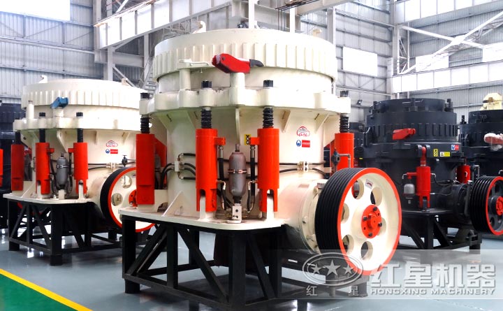 多缸液壓圓錐破碎機廠區實拍