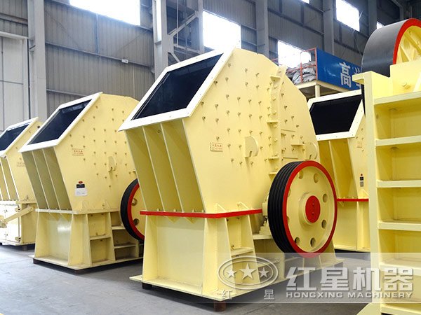 鉻鐵礦錘式破碎機實拍