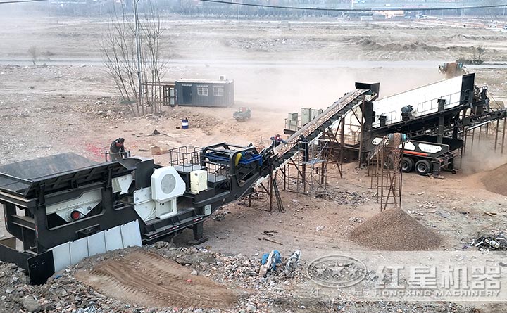 時產50-80噸左右的移動石頭破碎機現場