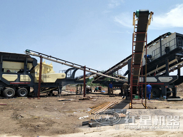 環(huán)保型移動石子破碎機處理建筑垃圾現場