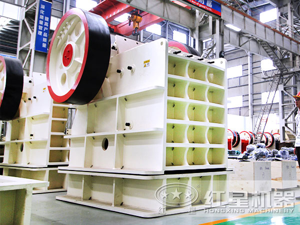 煤矸石顎式破碎機設備實拍