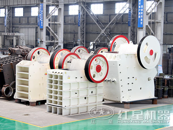 煤矸石顎式破碎機(jī)設(shè)備實(shí)拍