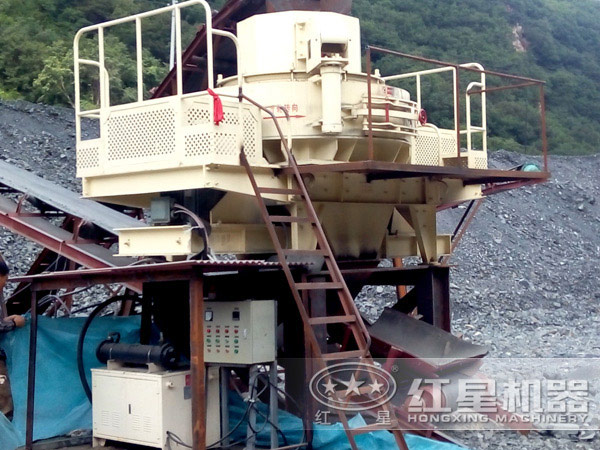 00噸/小時高速路用的固定式機制砂生產線之制砂機特寫