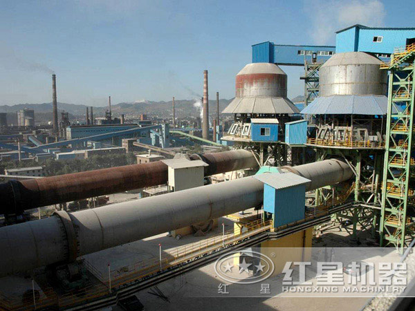 小型環(huán)保石灰回轉(zhuǎn)窯生產(chǎn)現(xiàn)場
