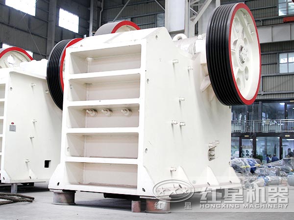 青石鄂式破碎機設備實拍