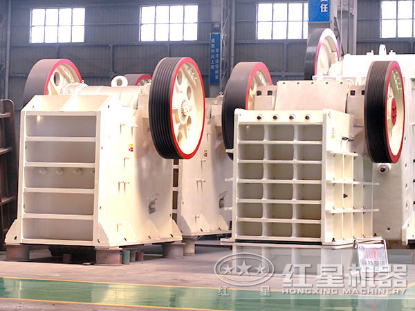 鄂式破碎機(jī)設(shè)備實(shí)拍