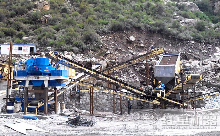 每小時(shí)能生產(chǎn)200噸的磨石子機(jī)器生產(chǎn)現(xiàn)場(chǎng)實(shí)拍
