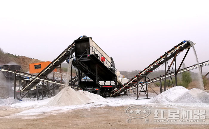 每小時(shí)能生產(chǎn)200噸的移動(dòng)式破碎機(jī)生產(chǎn)現(xiàn)場(chǎng)實(shí)拍