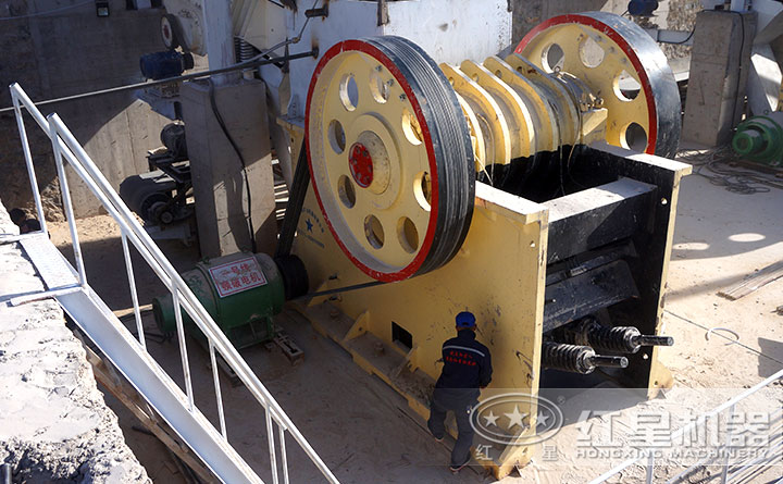 紅星PE-1200×1500液壓顎破機液壓顎破機安裝現場實拍