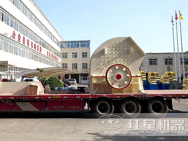 每小時1000噸錘式碎石機設備發(fā)貨現(xiàn)場