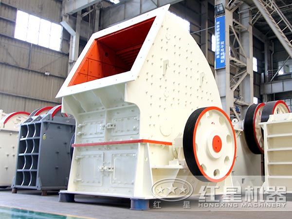 時產(chǎn)100噸的PCX錘式破碎機設(shè)備實拍