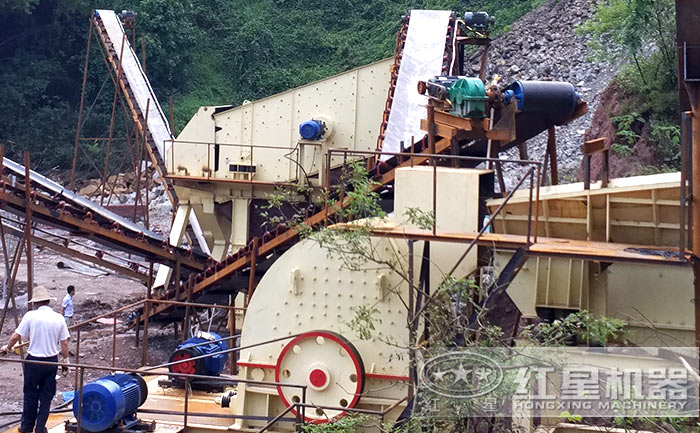 錘破加工青石現(xiàn)場