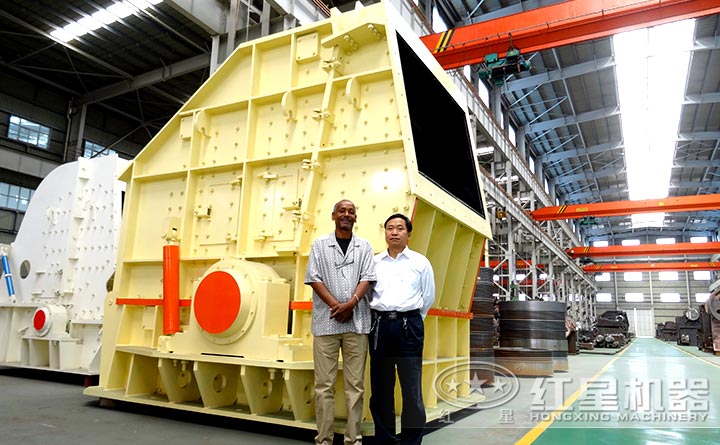 客戶參觀反擊破車間留影