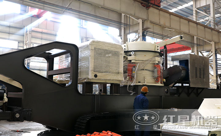 建筑垃圾移動破碎站設(shè)備實拍（輪胎式）