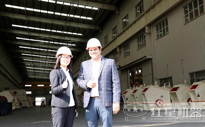 用戶參觀廠區留念