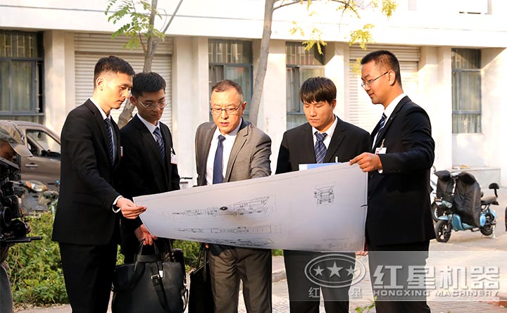 用戶參觀紅星雙級別破碎機廠區