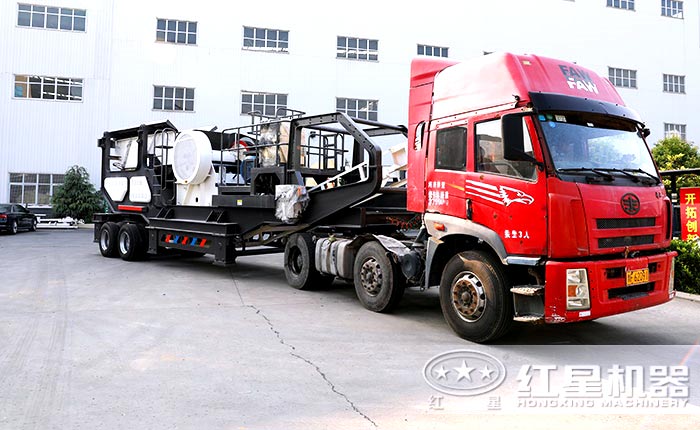 山東用戶定制的輪胎式移動鄂式破碎機設備發貨