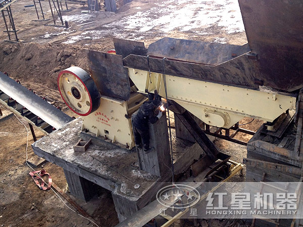 振動給料機安裝現(xiàn)場