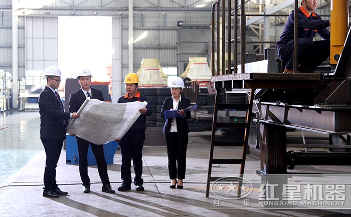 用戶來紅星移動(dòng)破碎、篩分機(jī)器廠區(qū)考察