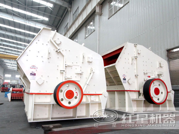 煤矸石反擊式破碎機設備側(cè)面