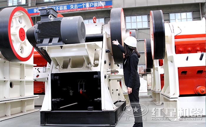 螢石顎式破碎機(jī)背面