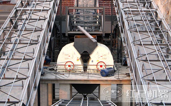 伊利石錘式破碎機作業現場