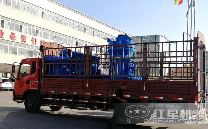 雷蒙磨粉機生產廠家發貨現場