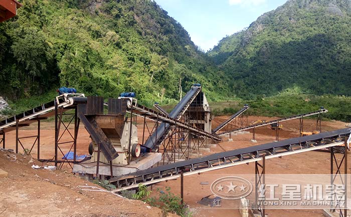 反擊式破碎機(jī)工作現(xiàn)場