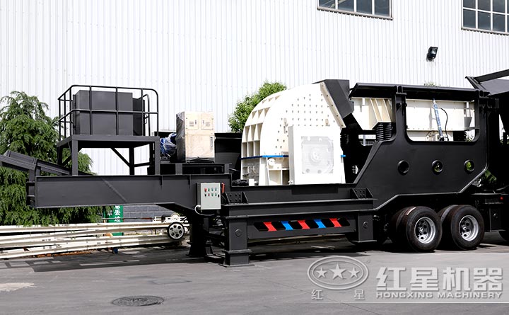 紅星移動重錘式破碎機設備廠區成品展示