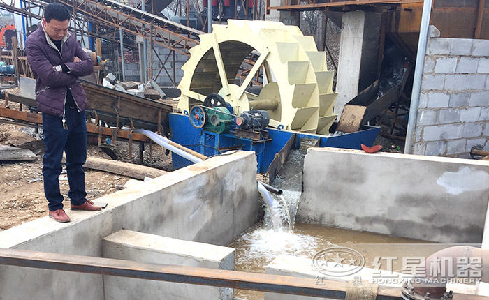 時(shí)產(chǎn)50噸的石粉洗砂機(jī)現(xiàn)場(chǎng)