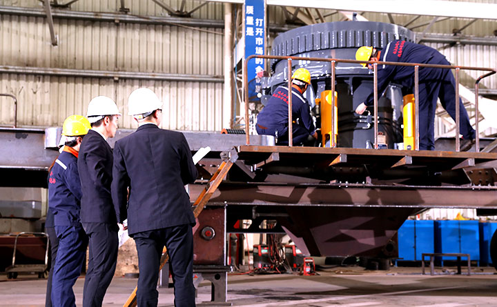 新型篩沙破碎一體機安裝現場