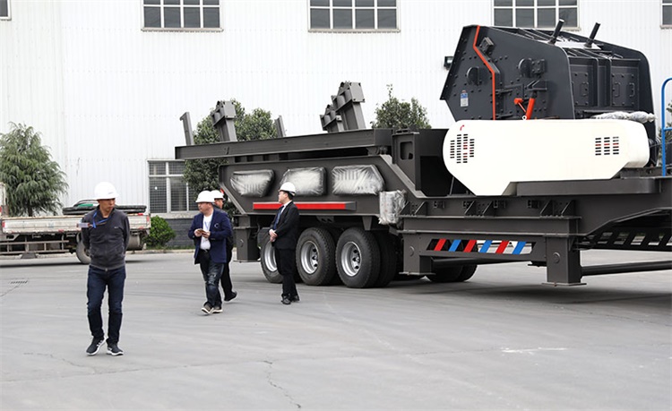 小型移動碎石機廠區(qū)