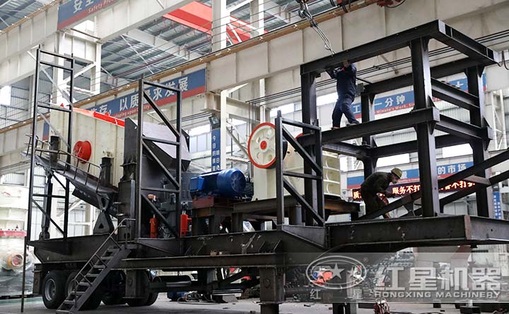 建筑垃圾搭配顎式破碎機生產(chǎn)現(xiàn)場