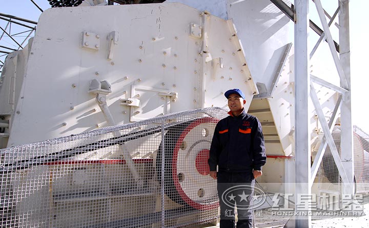 大型反擊式石頭粉碎機(jī)