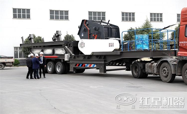 輪胎式建筑垃圾移動破碎機正在發貨中