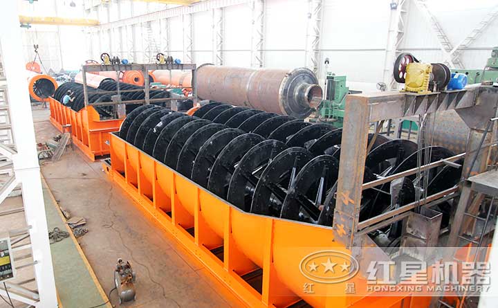 螺旋式河卵石洗砂機廠區(qū)實拍