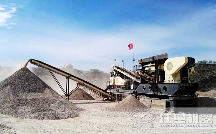 移動(dòng)制砂生產(chǎn)現(xiàn)場(chǎng)