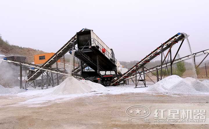 大型移動(dòng)粉石子機(jī)工作現(xiàn)場(chǎng)