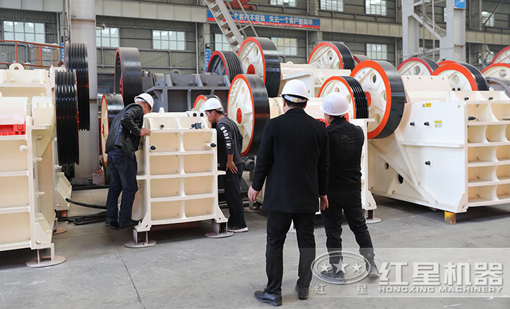 花崗巖鄂式粉碎機設備展示