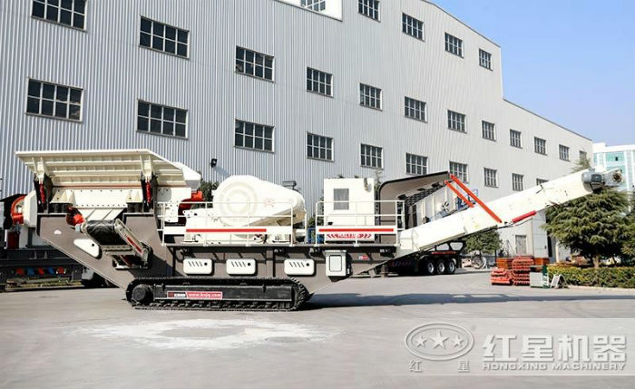 履帶式移動混凝土破碎站廠區(qū)實(shí)景